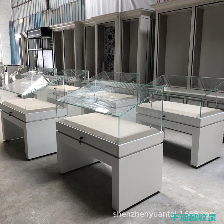 玻璃展示柜清洁技巧，商品更显精致 (玻璃展示柜清洁流程)