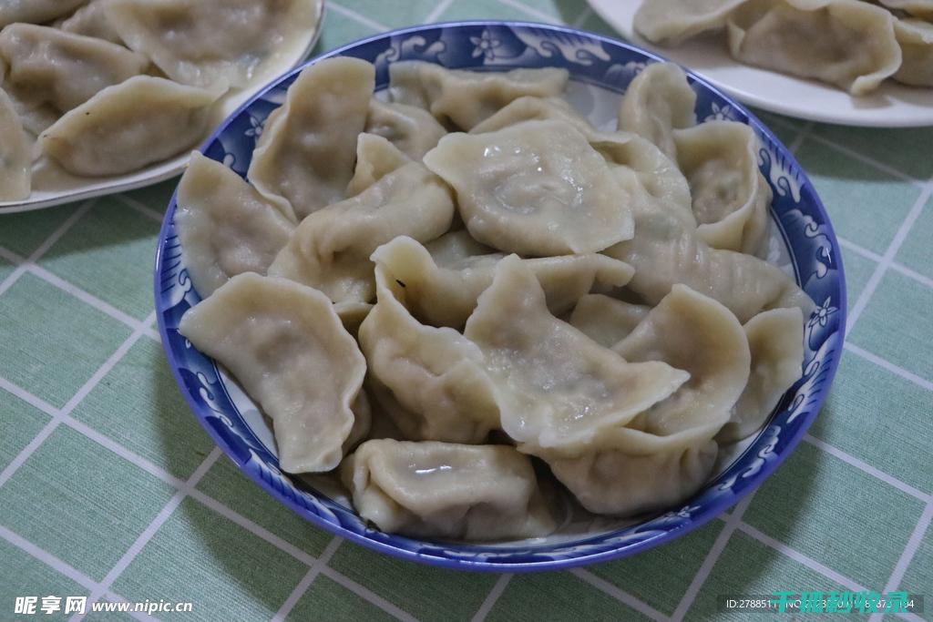饺子馅豆子突然变色，这背后的原因是什么？ (饺子馅豆子突然不熟了)